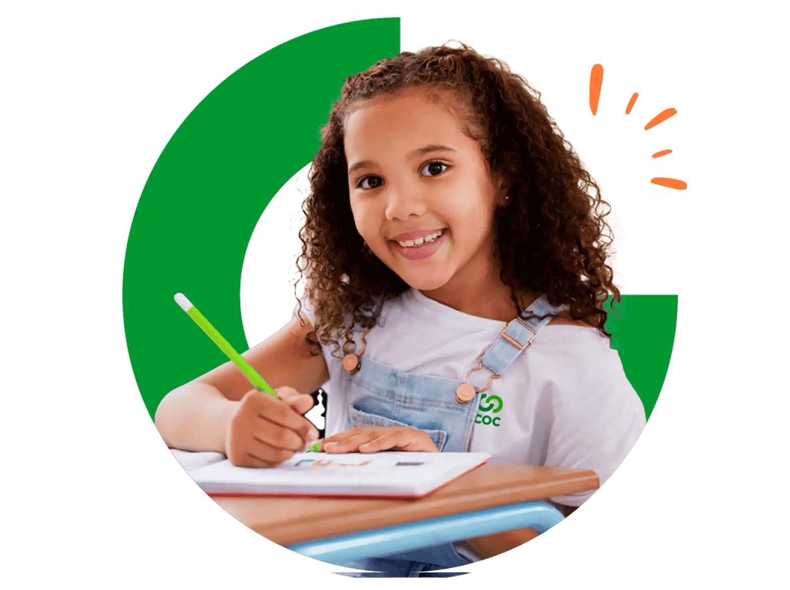 Estudante utilizando materiais do Sistema COC